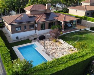 Jardí de Casa o xalet de lloguer en Arroyo de la Encomienda amb Aire condicionat i Piscina