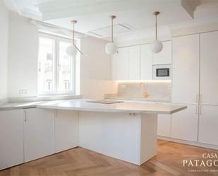 Kitchen of Flat for sale in  Madrid Capital  with Air Conditioner, Terrace and Balcony