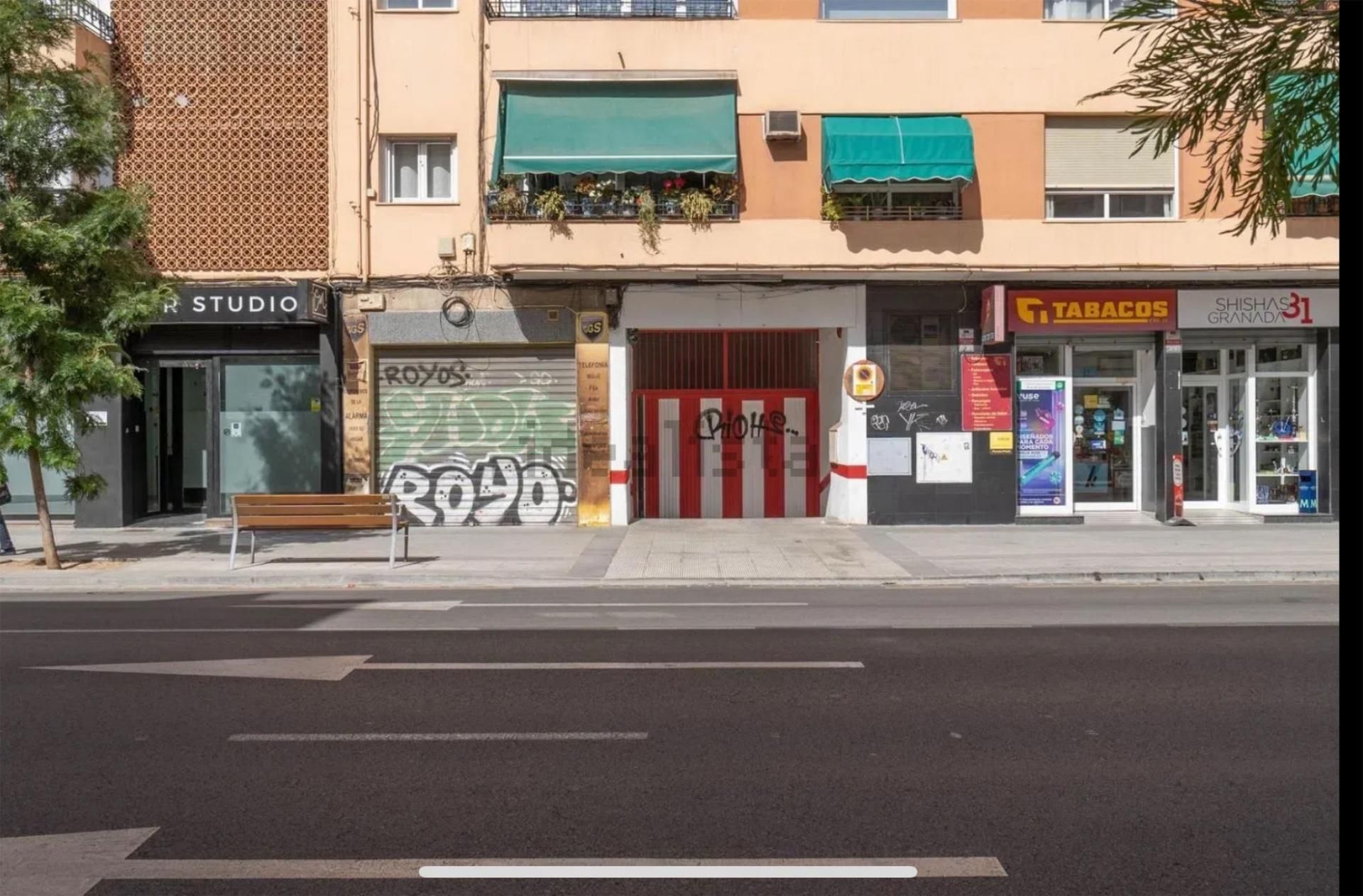 Exterior view of Garage to rent in  Granada Capital
