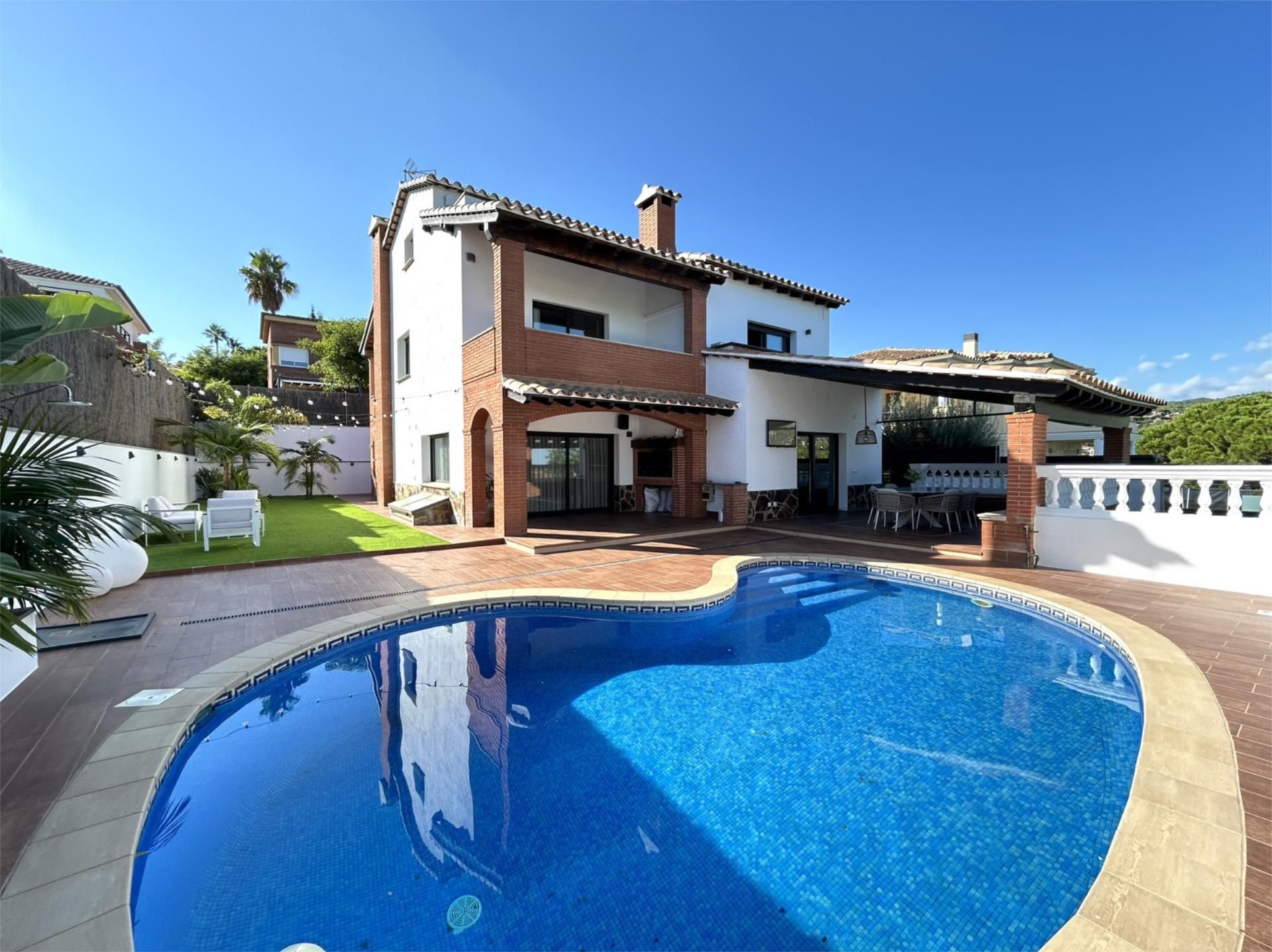 Swimming pool of House or chalet for sale in Premià de Dalt  with Air Conditioner, Terrace and Swimming Pool