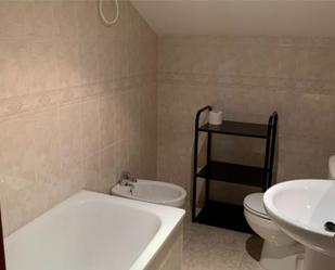 Bathroom of Duplex to rent in Cáceres Capital  with Air Conditioner and Terrace