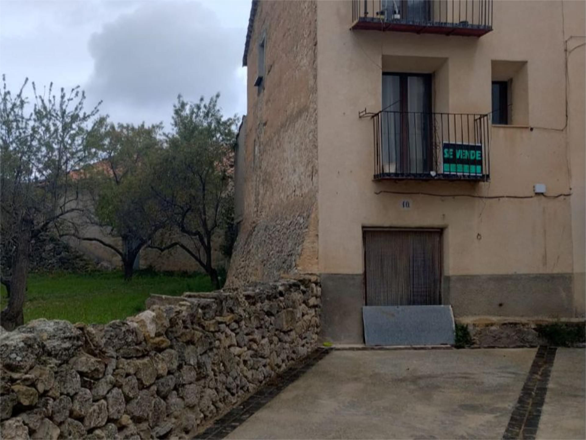 Vista exterior de Casa adosada en venda en Morella amb Jardí privat, Traster i Balcó