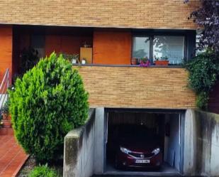 Vista exterior de Casa o xalet en venda en  Logroño amb Aire condicionat, Terrassa i Piscina