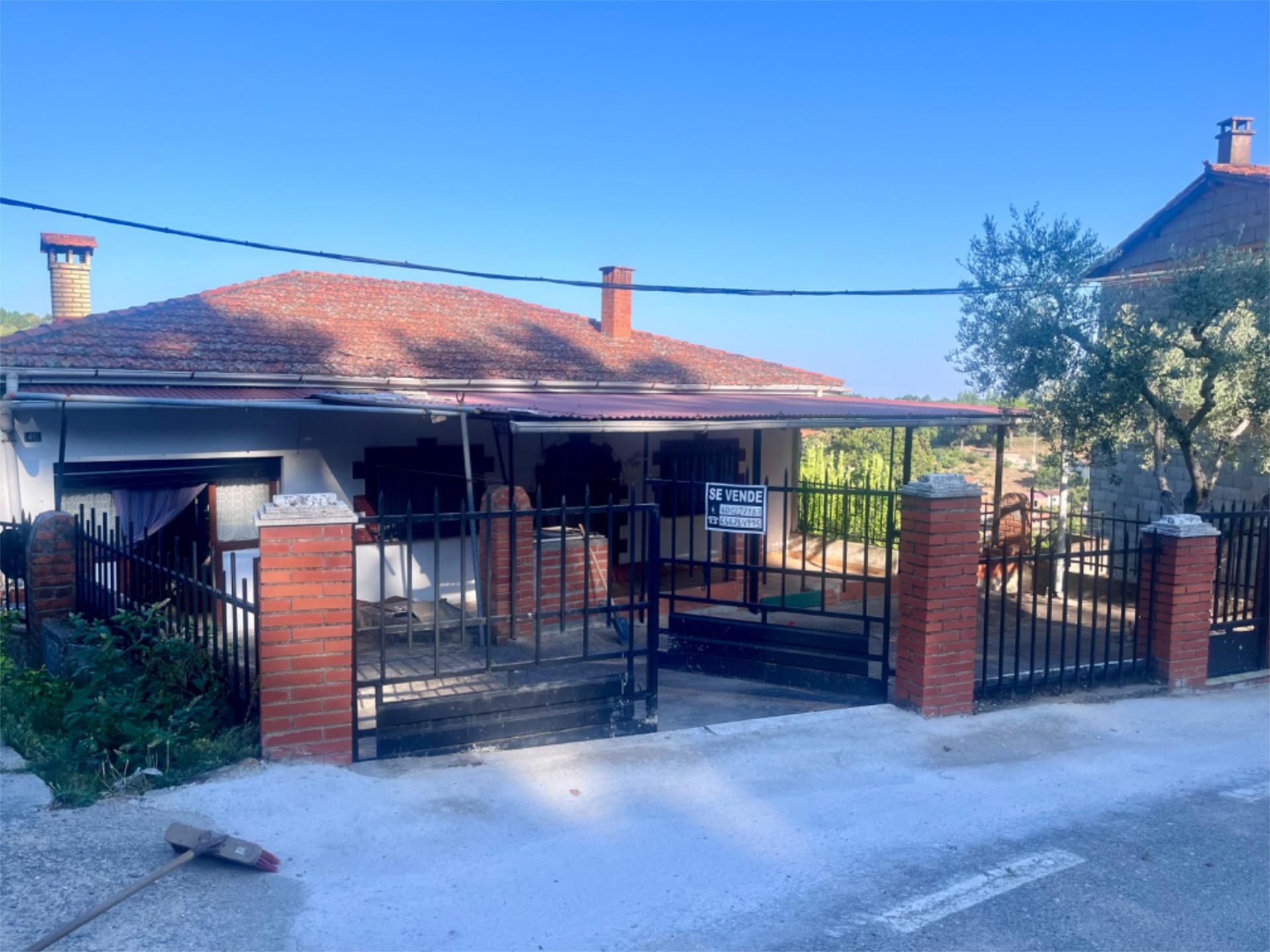 Exterior view of House or chalet for sale in Torre de Don Miguel  with Private garden, Terrace and Furnished