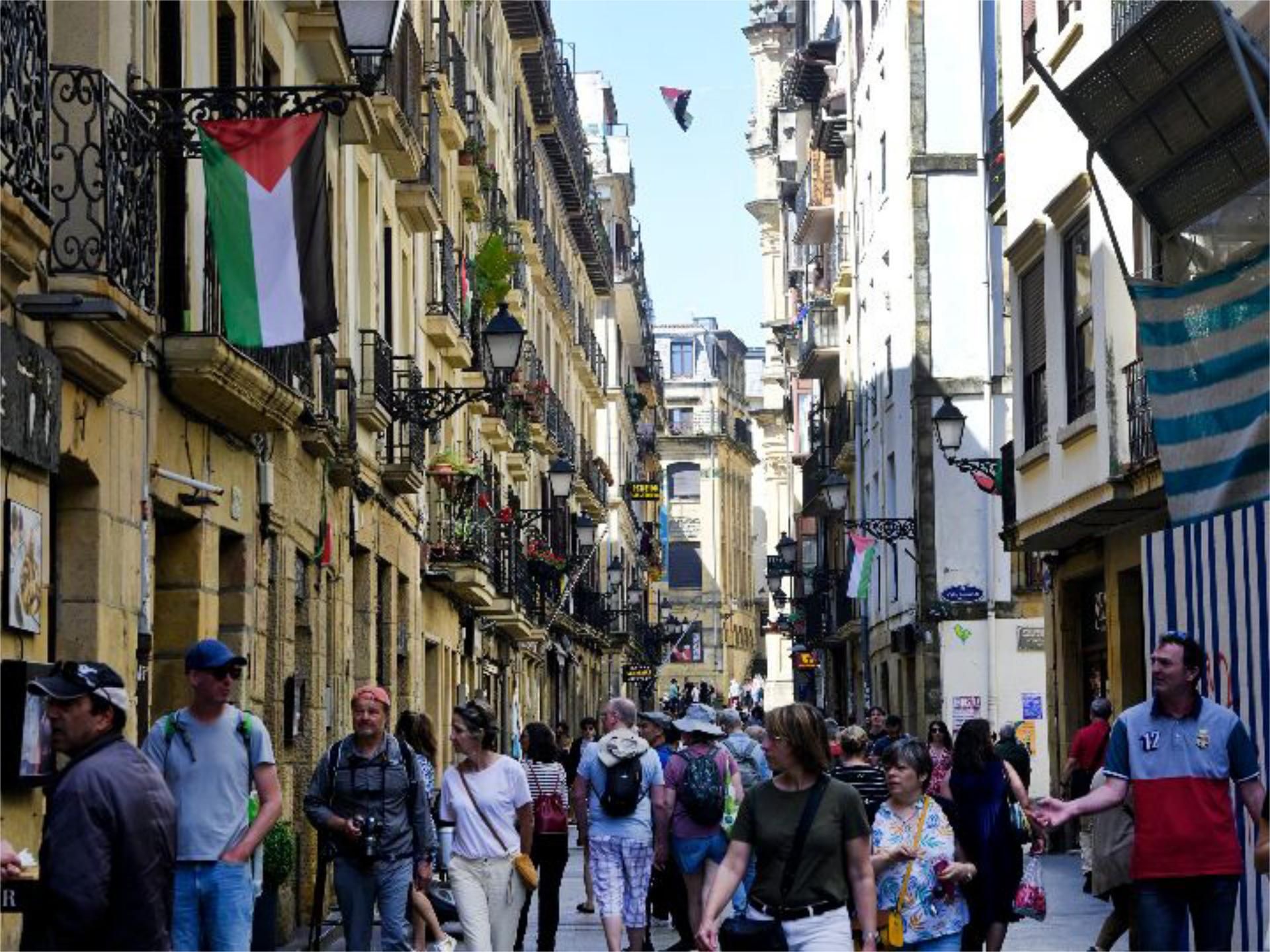 Vista exterior de Pis en venda en Donostia - San Sebastián  amb Balcó