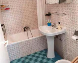 Bathroom of Single-family semi-detached for sale in Alaejos  with Furnished