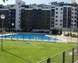 Swimming pool of Garage to rent in  Madrid Capital