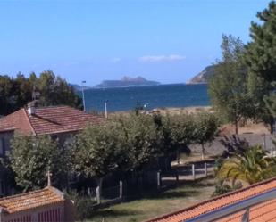 Vista exterior de Pis de lloguer en Baiona amb Terrassa, Piscina i Balcó