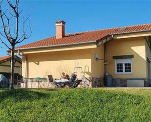 Garten von Einfamilien-Reihenhaus miete in Hazas de Cesto mit Terrasse und Schwimmbad