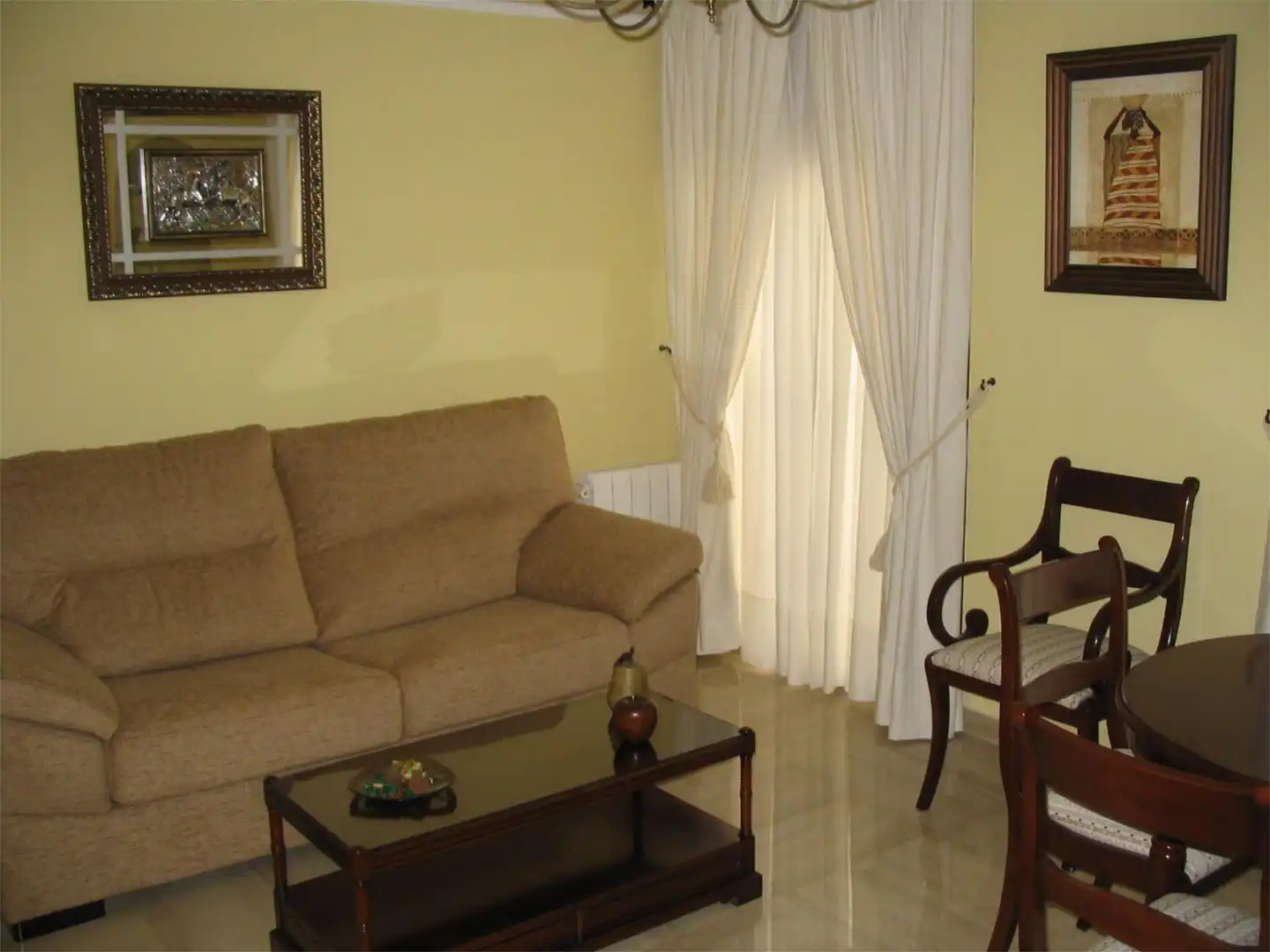 Flat for rent in Calle Alta de Santa Ana, 8, Zona Centro Living room of Flat for rent in Córdoba with Air Conditioner, Heating and Private garden
