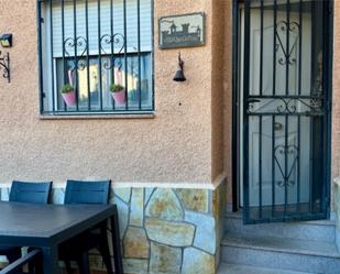 Vista exterior de Casa o xalet en venda en Cebreros amb Aire condicionat, Terrassa i Balcó