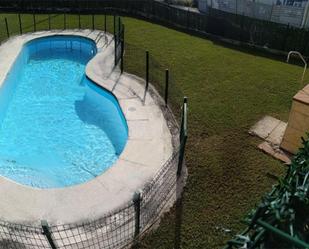 Piscina de Dúplex de lloguer en Santa Cruz de Bezana amb Terrassa i Piscina