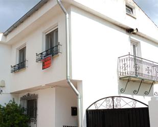 Vista exterior de Casa adosada en venda en Liédena amb Terrassa i Balcó