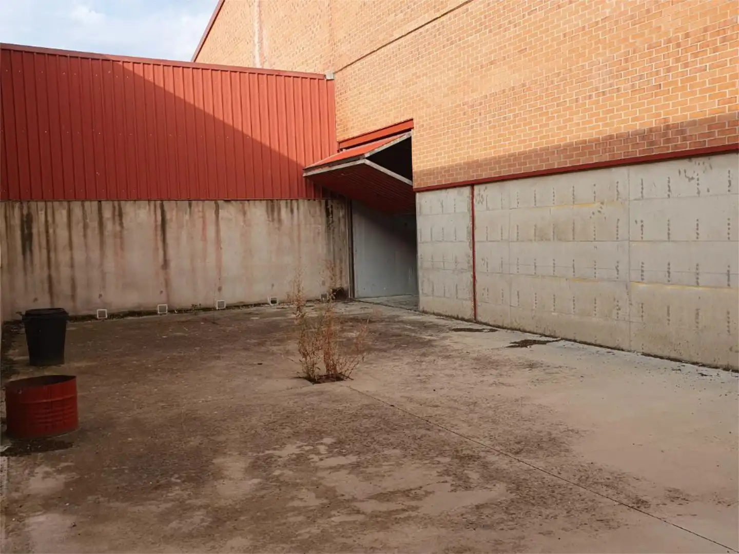 Vista exterior de Nave industrial en venta en Cistérniga