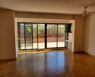 Living room of Flat for sale in  Madrid Capital  with Air Conditioner, Heating and Private garden