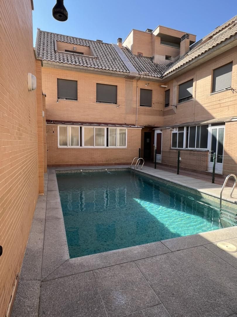 Piscina de Piso en venta en Ciudad Real Capital con Aire acondicionado, Calefacción y Jardín privado