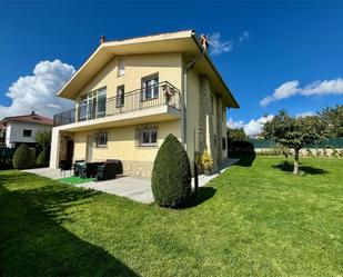 Vista exterior de Casa o xalet en venda en Valle de Losa amb Terrassa, Piscina i Balcó