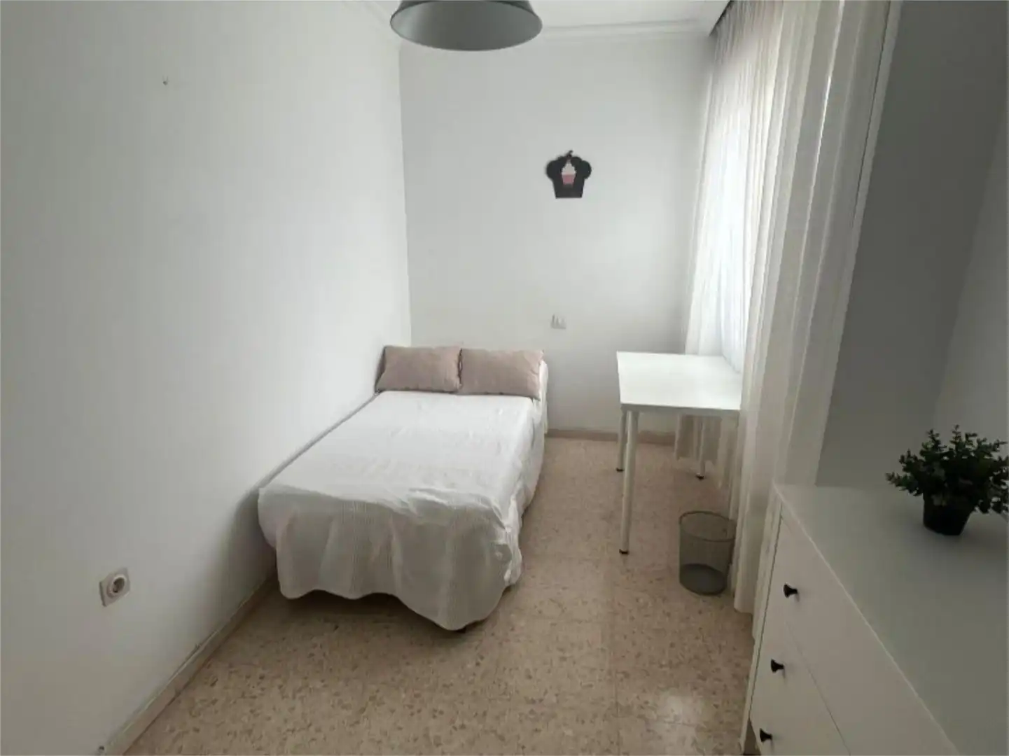 Habitación en Calle Alcalde Isacio Contreras, 10, La Calzada - La Florida Habitación en Calle Alcalde Isacio Contreras, 10, La Calzada - La Florida