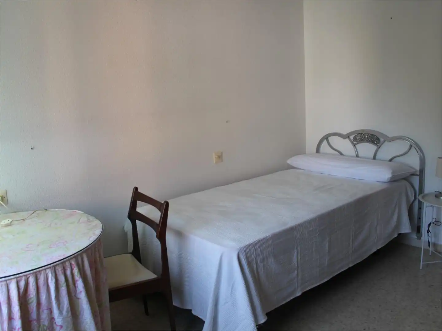 Habitación en Calle Alcalde Isacio Contreras, 10, La Calzada - La Florida Habitación en Calle Alcalde Isacio Contreras, 10, La Calzada - La Florida