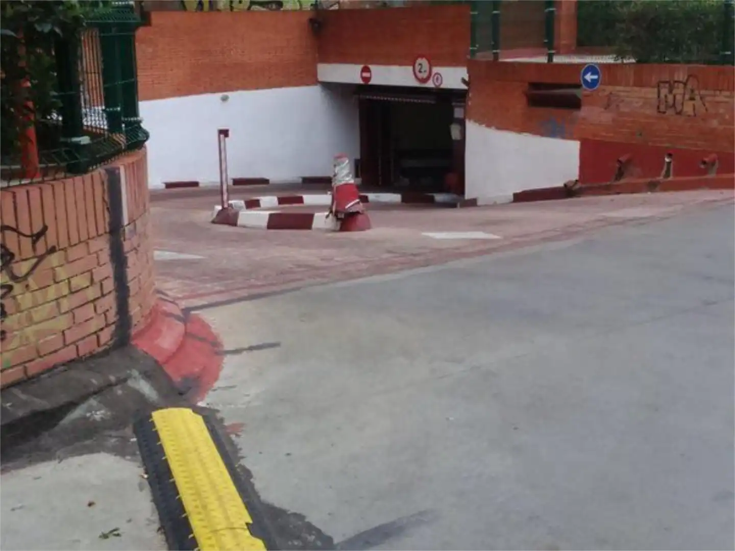 Garage for rent in Calle de Maqueda, 35, Aluche Parking of Garage for rent in Madrid