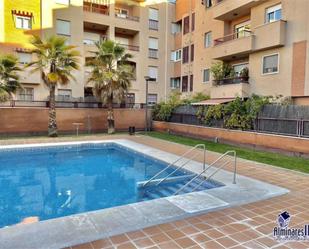 Piscina de Pis de lloguer en  Granada Capital amb Aire condicionat i Terrassa