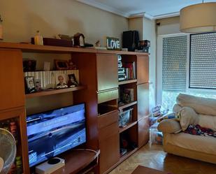 Living room of Flat to rent in  Madrid Capital  with Heating, Private garden and Parquet flooring