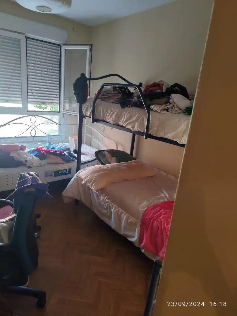 Dormitori de Pis de lloguer en Madrid amb Calefacció, Jardí privat i Parquet