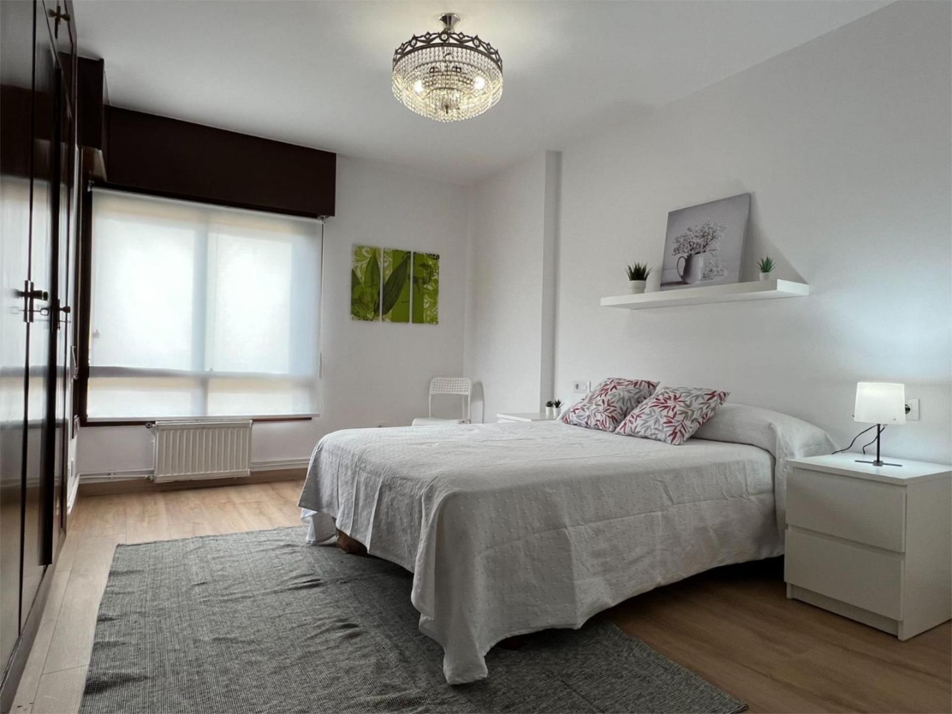 Bedroom of Flat to share in Marín  with Heating, Parquet flooring and Terrace