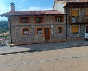 Vista exterior de Casa adosada en venda en Prioro