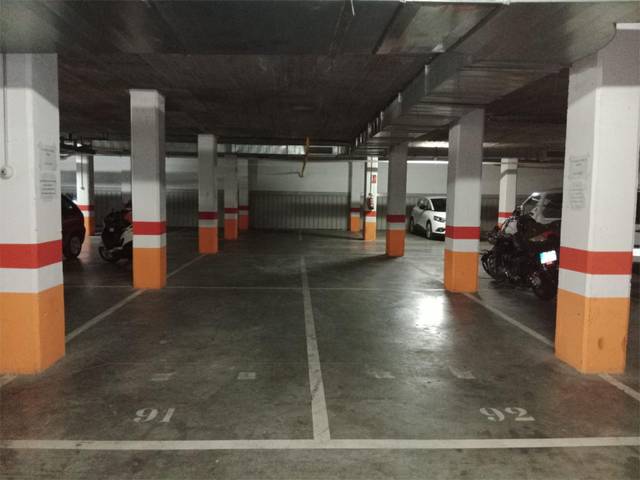 Garaje en Alquiler en Calle Estrella Vega, 5 en Pino Montano - Consolación