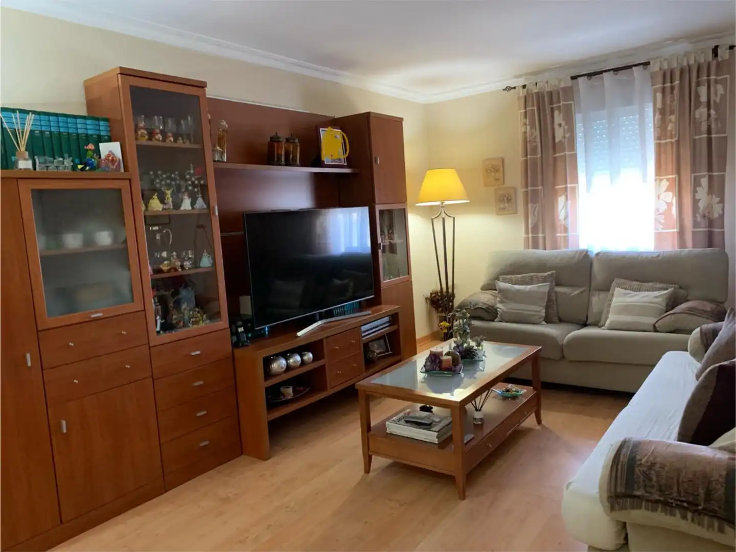 Sala d'estar de Pis en venda en El Puerto de Santa María amb Aire condicionat, Parquet i Moblat