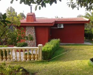 Vista exterior de Casa o xalet en venda en El Garrobo amb Aire condicionat, Jardí privat i Terrassa