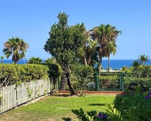 Jardí de Pis de lloguer en Estepona amb Piscina