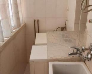 Bathroom of Flat to rent in Guadix  with Heating and Furnished