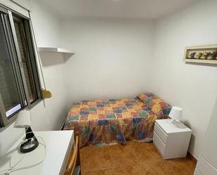 Bedroom of Flat to share in  Sevilla Capital  with Air Conditioner, Parquet flooring and Furnished