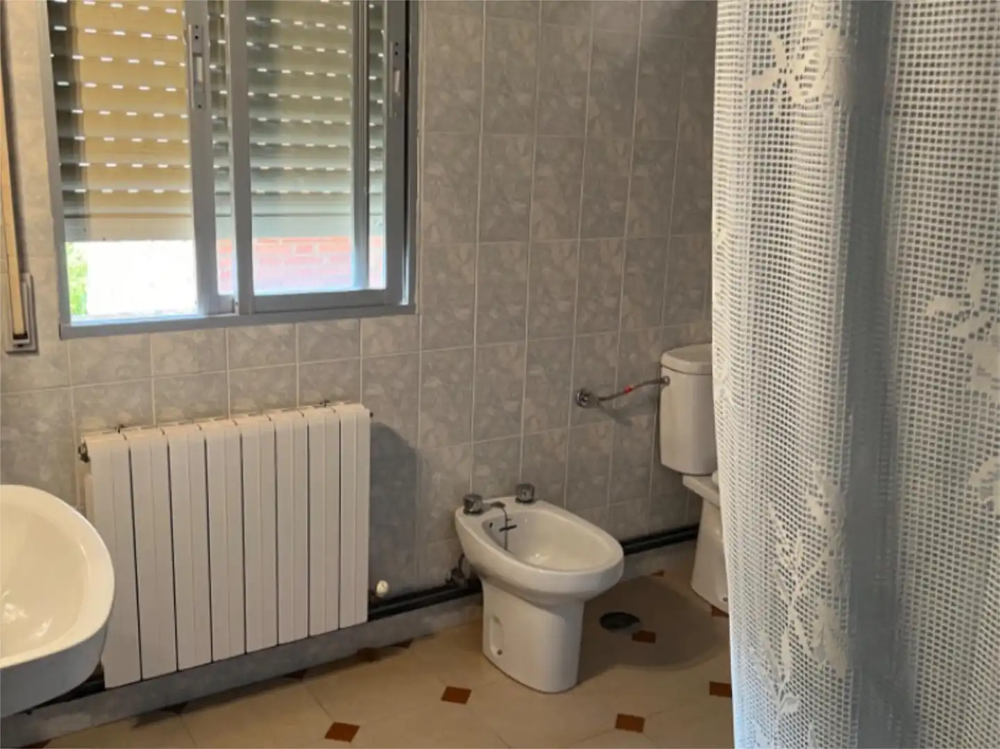 Badezimmer von Wohnung zum Verkauf in La Miñosa mit Heizung, Privatgarten und Terrasse