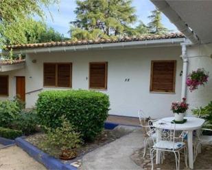 Jardí de Casa o xalet en venda en Loeches amb Aire condicionat, Terrassa i Piscina