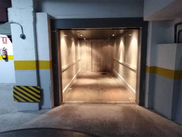 Garaje en Venta en Calle Empedrada, 25 en Casco Histórico de Barajas