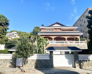 Vista exterior de Casa o xalet en venda en Castelldefels amb Aire condicionat, Calefacció i Jardí privat