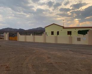 Vista exterior de Casa o xalet de lloguer en Tuineje amb Terrassa