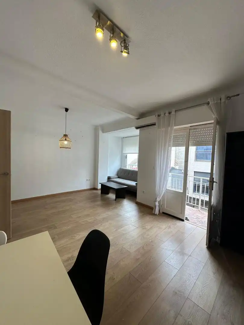 Sala d'estar de Pis de lloguer en Torrevieja amb Aire condicionat, Calefacció i Parquet