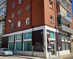 Vista exterior de Pis en venda en Venta de Baños amb Terrassa i Balcó