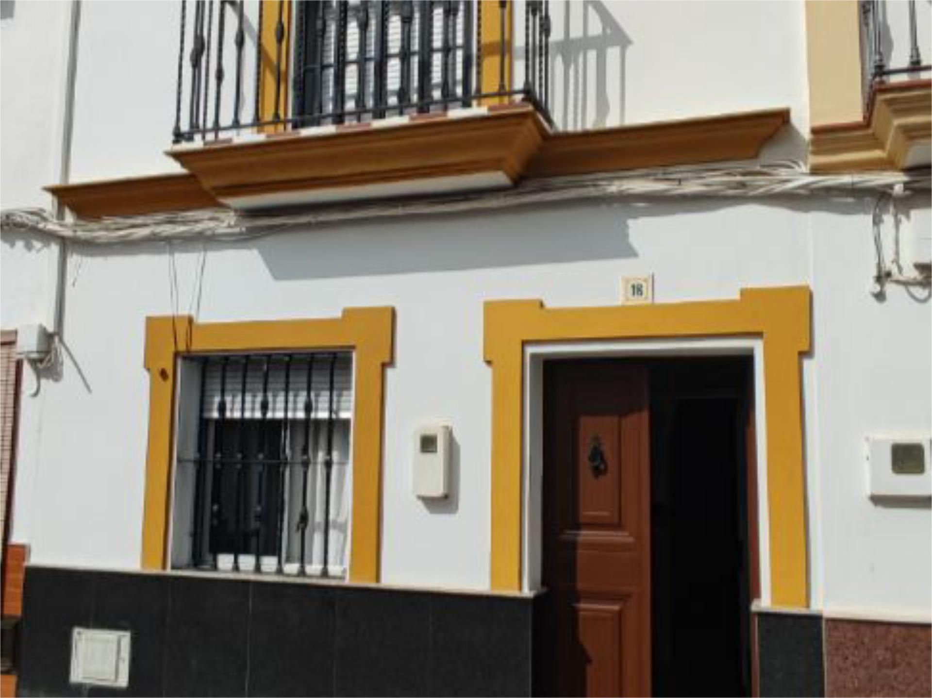 Exterior view of Single-family semi-detached for sale in Alcalá del Río  with Air Conditioner, Heating and Terrace