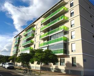 Vista exterior de Pis en venda en  Zaragoza Capital amb Terrassa i Piscina