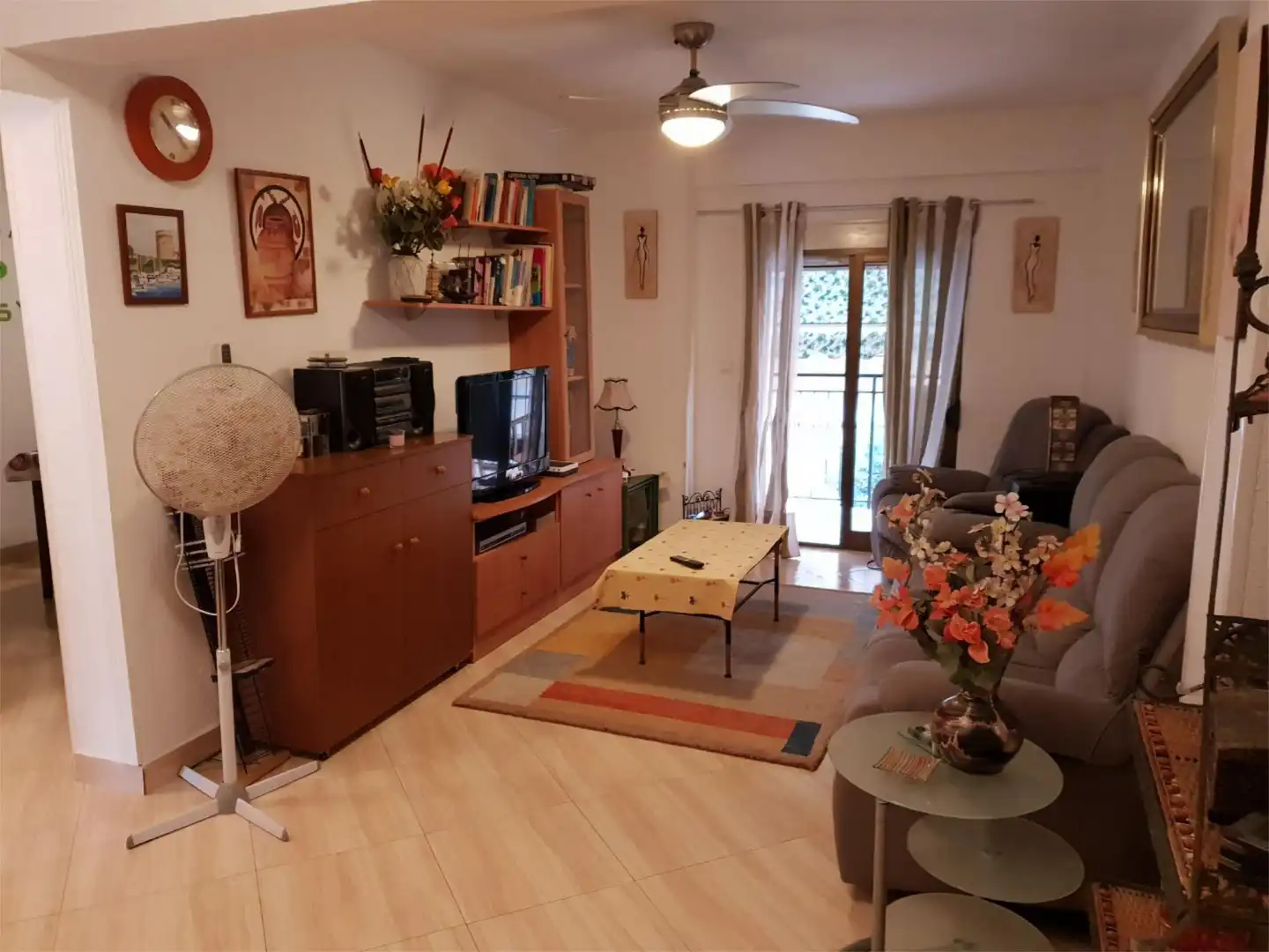 Flat for rent in Carrer de Gabriel Miro, 12, Campello Playa Living room of Flat for rent in El Campello with Air Conditioner and Balcony