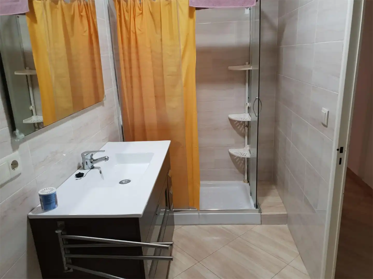 Flat for rent in Carrer de Gabriel Miro, 12, Campello Playa Bathroom of Flat for rent in El Campello with Air Conditioner and Balcony