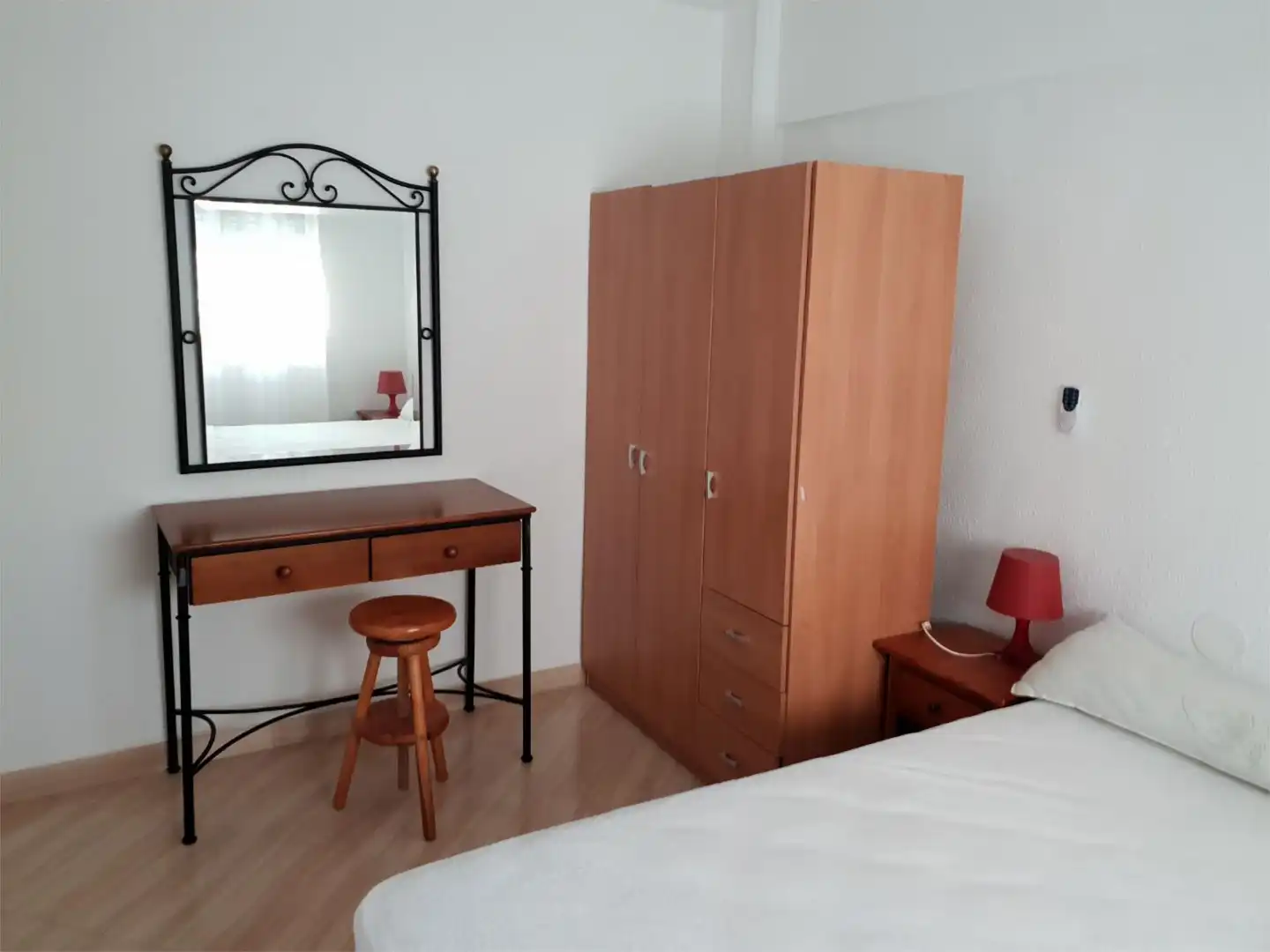 Flat for rent in Carrer de Gabriel Miro, 12, Campello Playa Bedroom of Flat for rent in El Campello with Air Conditioner and Balcony