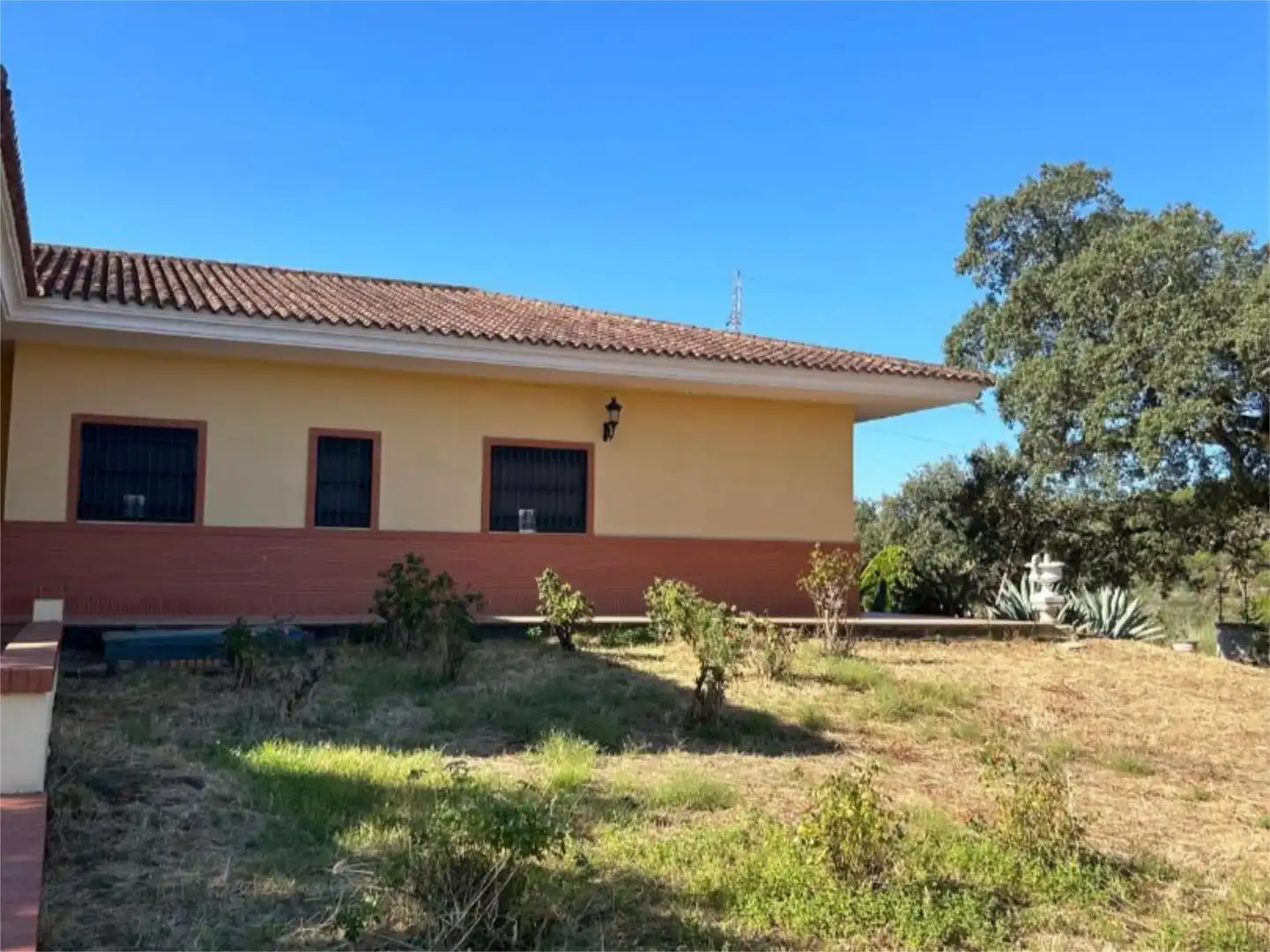 Finca rústica en venta en Calle Venta de Abajo, 3, El Castillo de las Guardas Vista exterior de Finca rústica en venta en El Castillo de las Guardas con Aire acondicionado, Calefacción y Jardín privado