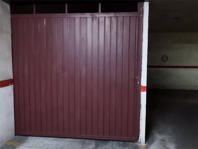 Garaje en Venta en Calle de Jesús Arambarri, 23 en Rollo - Puente Ladrillo