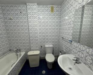 Bathroom of Flat to rent in Santiago de Compostela 